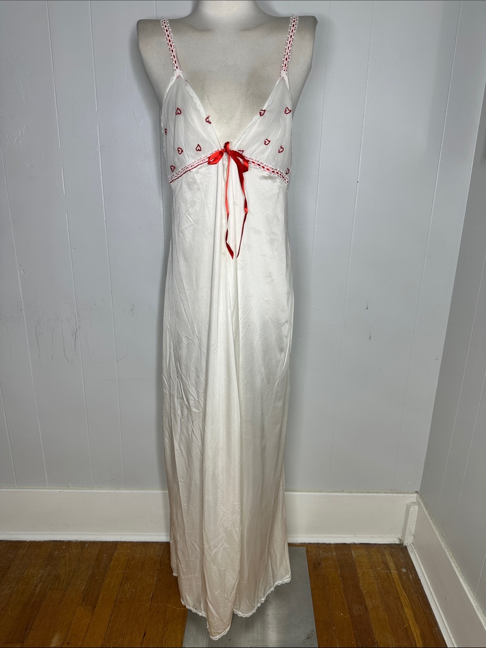 Vintage 50s Glydons Love Heart Bust Nightgown